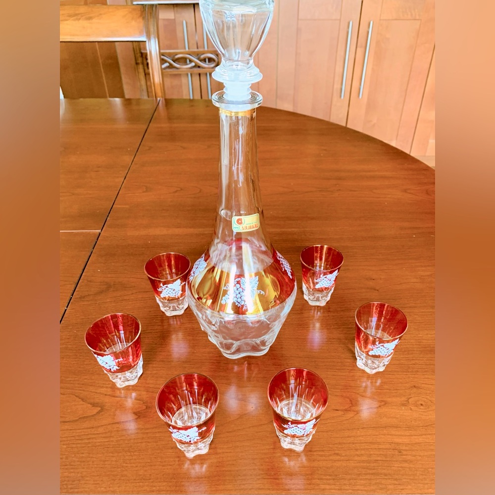 Ruby Red & clear glass cut decanter 6 cordials shot glasses white grapes print